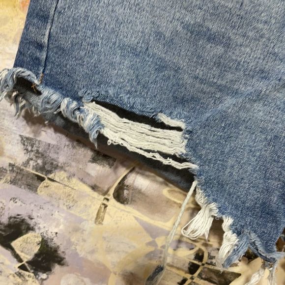 Wild Fable Distressed Denim Short Sz 8 - Picture 3 of 10
